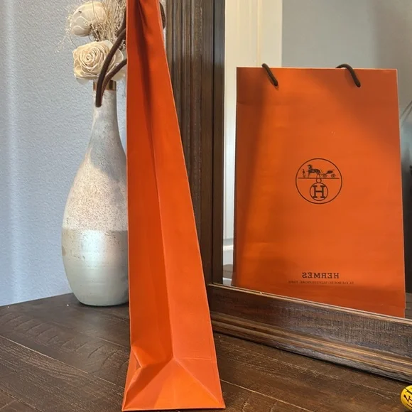 Hermes shopping bag in excellent used condition. Tall medium size. - Picture 4 of 7